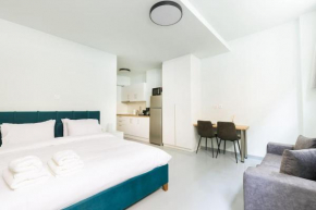 Snug studio apartment with shared garden IV